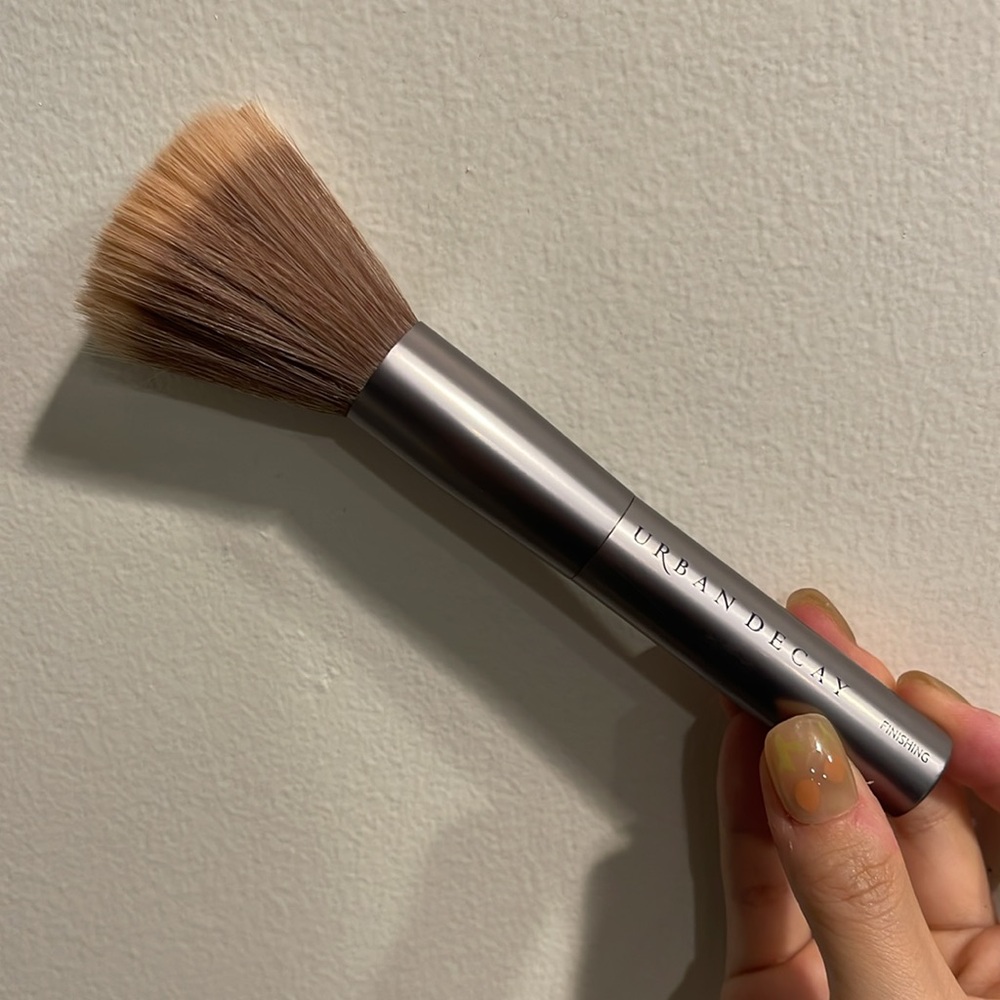 USED ONCE. URBAN DECAY FINISHING BRUSH